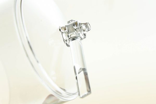 Den kleinen Verschluss kann man leicht drehen.