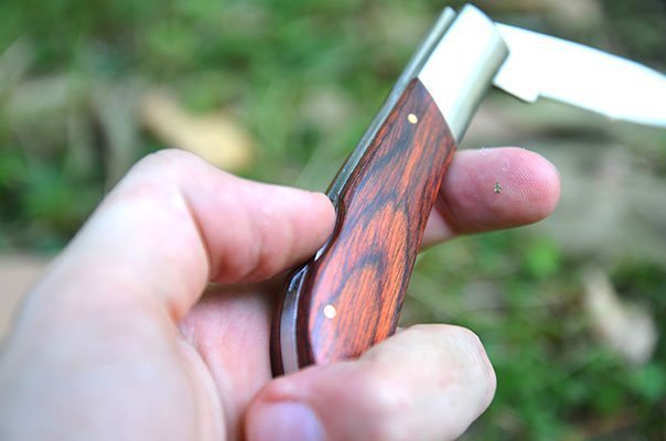 Fester Druck entsichert das Outdoor-Messer