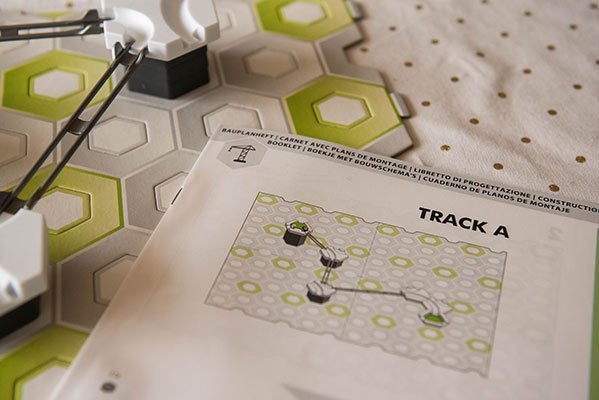 Das Bauplanheft hilft bei den ersten Konstruktionsversuchen.