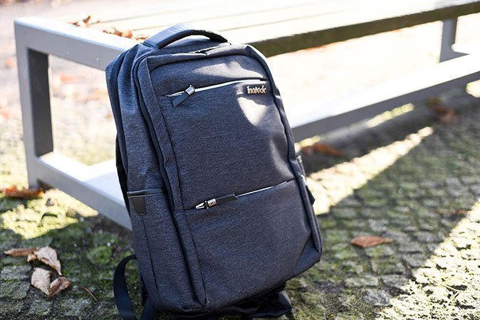 Jetzt heißt es nur noch bestellen! Der Rucksack von Inateck macht überall eine gute Figur.