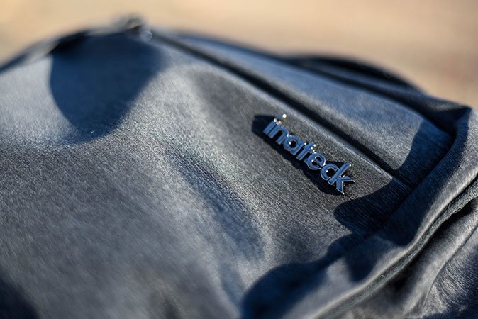 Ein schönes und schlichtes Logo, kaum auffällig, passt perfekt zum Design des Rucksacks.