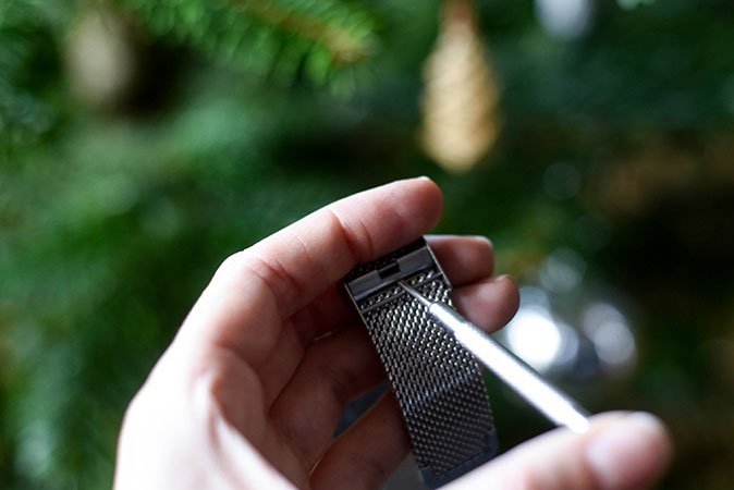 Der Verschluss ist einfach zu verstellen. Benutzen Sie nur das beiliegende Werkzeug.