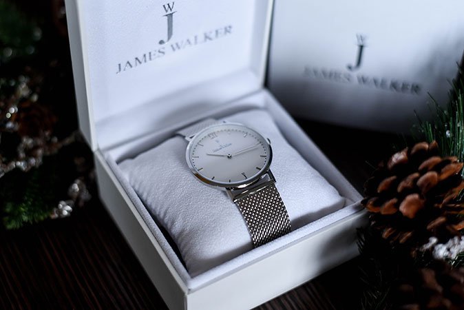 Erfahrt in unserem Test, warum man diese Uhr gar nicht mehr aus den Händen nehmen will.