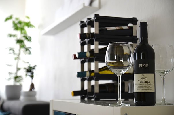 NOOK Weinregal als Blickfang im Wohnzimmer