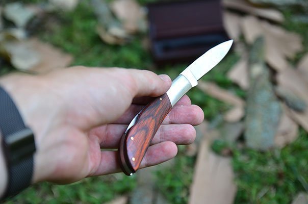 OUTDOOR DEPT Taschenmesser liegt dank ergonomischer Form gut in der Hand