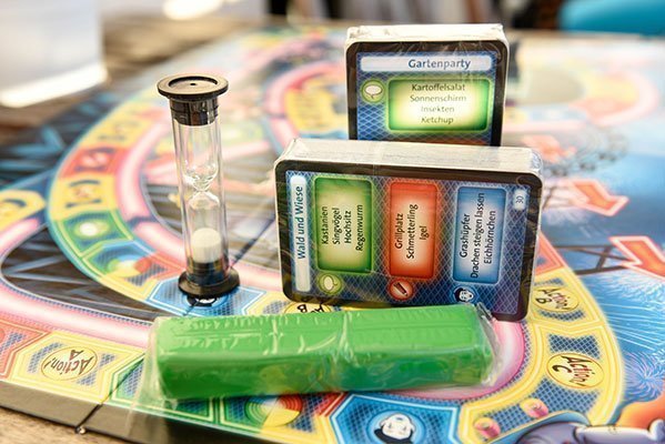 Der große Lieferumfang ist fordernd und interaktiv.